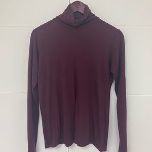 vince. light wool turtleneck, in like new condition, size L